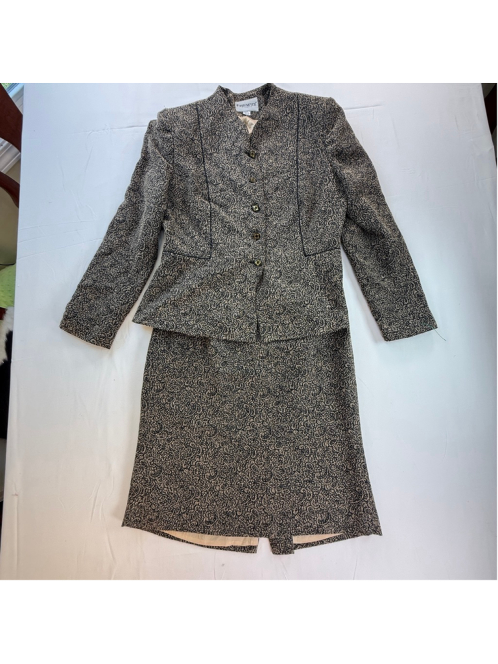 John Meyer of Norwich Women’s Skirt Suit Size 12 Black Beige Paisley Career Chur